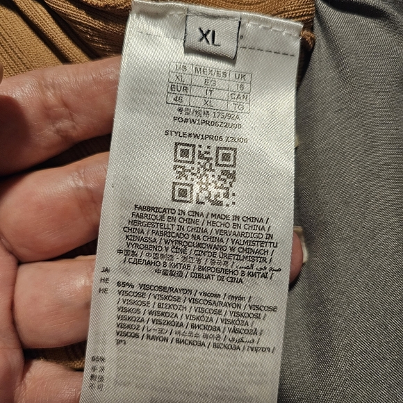 NEW GUESS SWEATER - Picture 8 of 8